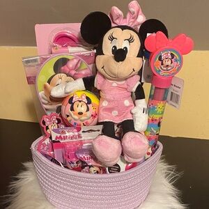 Minnie Mouse Gift Basket 16 Pcs Total NWT